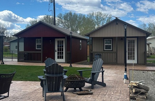 Reed Point Cabin | Cabin 3 with AC and WiFi in charming Reed Point