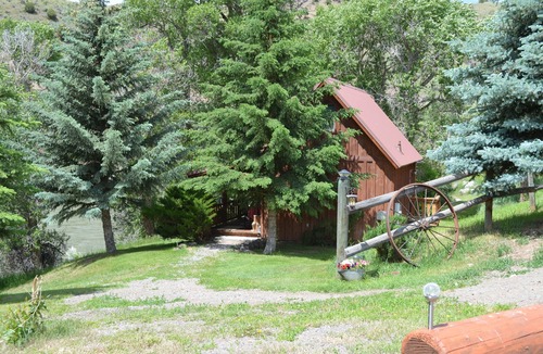 Gardiner Cabin | Cabin By The River~ 10 minutes from the north entrance to Yellowstone Park