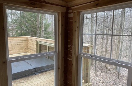 Glouster Cabin | Cabin close to Burr Oak State Park & Wayne National Forest