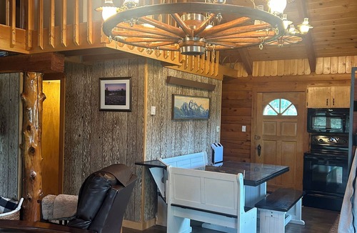 Star Valley Ranch Cabin | Cabin getaway 1-Hour from Jackson Hole, Golfing, Fishing, Palisades, Yellowstone