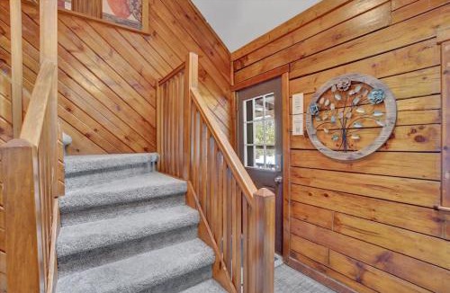 Long Pond House | Cabin in Long Pond Gameroom Pool Table
