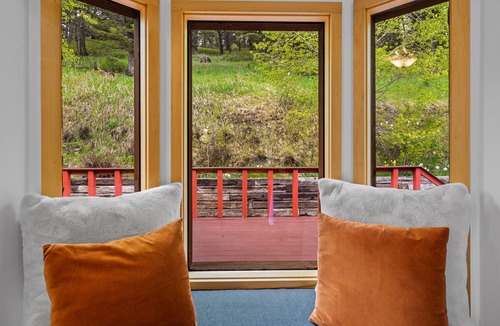 Bozeman Cabin | Cabin near Bridger Bowl with Hot Tub!