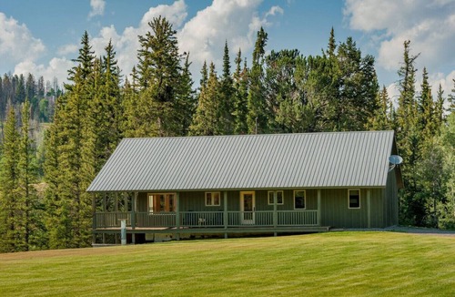 Sublette County Apartment | Cabin on Private Ranch Sleeps 10