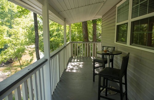 Farmers Cabin | Cabin & Screened Porch with Scenic Views on Triplett Creek – Near Cave Run Lake!