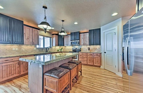 Sweetwater House | Cabin with Beach Access, Sport Court, Hot Tub and View