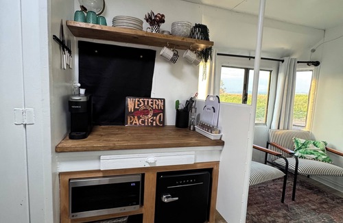 Moreland Villa | Caboose on a quiet country road with WiFi, AC