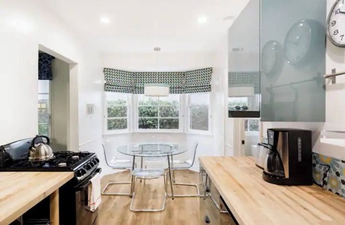 Palms House | California Dreaming in a Culver City Bungalow