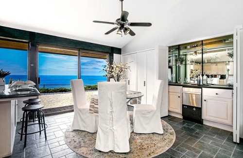 Palos Verdes Estates House | California Dream Bluff home on over an acre of flat land & the water @ your feet