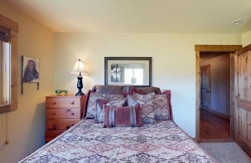 New Meadows House | Camas Family Cabin