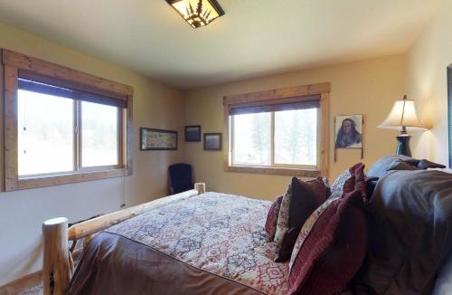 New Meadows House | Camas Family Cabin