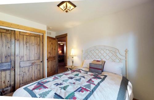 New Meadows House | Camas Family Cabin