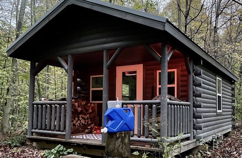 Burton Cabin | Camp Newbury: 100% off grid. 2 log cabins, pavilion, trails and shooting range.