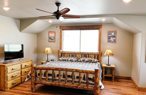 Shining Mountains Cabin | Camp SoRo Ennis MT