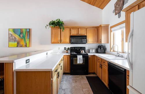 Big Horn Condo | Camp Tu’Wani Ski-in/Ski-out Condo Retreat Big Sky