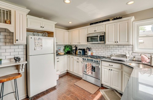 St. Clair Shores House | Canal-Front St Clair Shores Home: 2 Mi to Dtwn