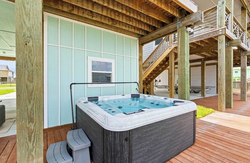 Rockport House | Canalfront Home | Hot Tub | Fishing | Sleeps 8