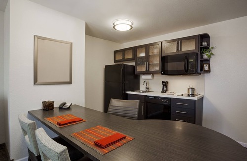 Austin Hotel | Candlewood Suites Austin Airport by IHG