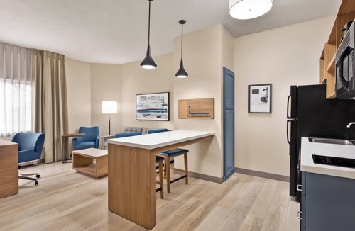 Boise Hotel | Candlewood Suites Boise - Towne Square by IHG
