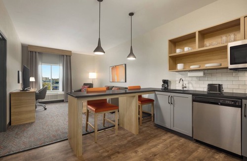Orange Hotel | Candlewood Suites Orange by IHG