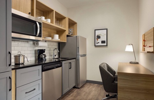 Orange Hotel | Candlewood Suites Orange by IHG