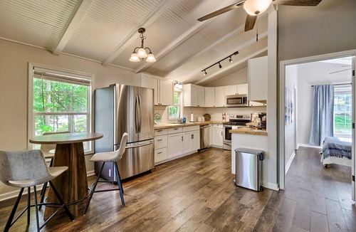 Ridgeway House | Canine Cove- Adorable 2-bedroom/2-bathroom house with Modern Upgrades!