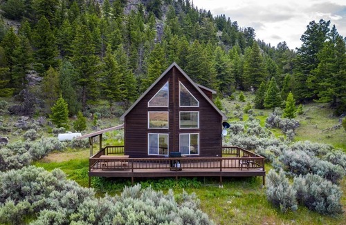 Emigrant Cottage | Carbella Cabin - Charming Cabin On Over 70 Acres Overlooking Tom Miner Basin