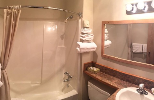 Clinton Hotel | Cariboo Lodge