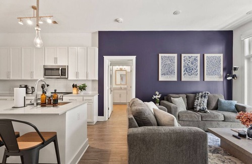 Second Ward Apartment | Carolina Charm - Free Parking, Pool, Gym