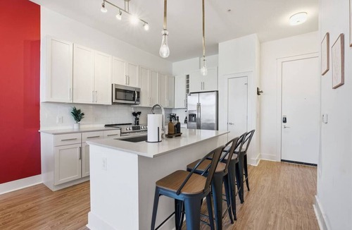 Second Ward Apartment | Carolina Horizon - Pool, City Views, Free Parking