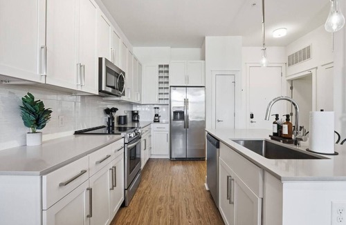 Second Ward Apartment | Carolina Horizon - Pool, City Views, Free Parking