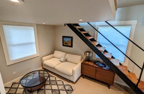 Livingston House | Carriage House