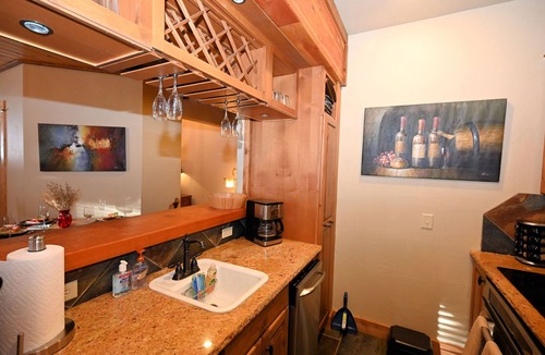 Big Sky Ski Chalet | Casa Big Sky - Two Bed Apt in Large Private Home on Groomed Ski Trail