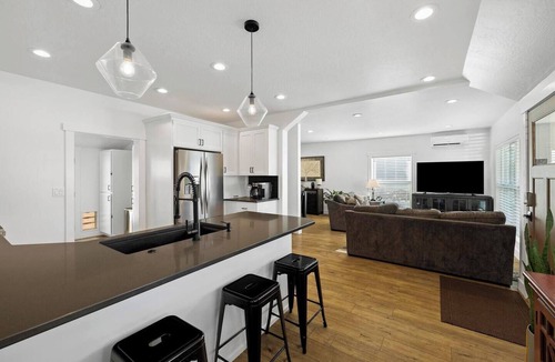 Garden District House | Casa Blanca - walking distance to Midtown!