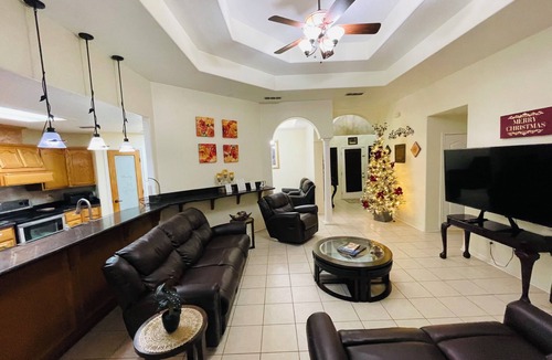 Harlingen House | Casa Colibrí UltraWIFI, HOTTUB, POOL, PLAYPEN, 2KING BEDS, MULTI FAMILY FRIENDLY