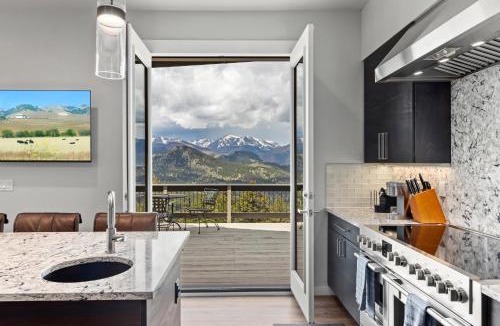 Windcliff Estates House | Casa de Cristal-Epic Views-HotTub-Sauna-Sleeps 10-Luxury Linens-Stocked Kitchen