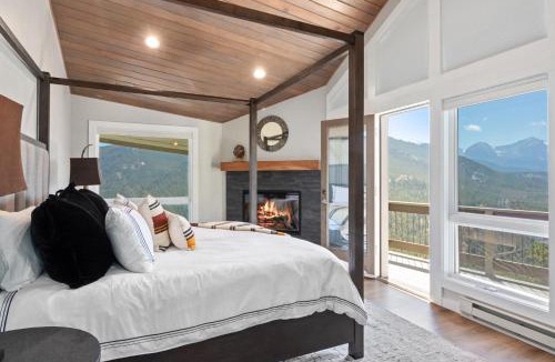 Windcliff Estates House | Casa de Cristal-Epic Views-HotTub-Sauna-Sleeps 10-Luxury Linens-Stocked Kitchen