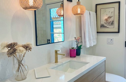 Miracle Mile House | Casa Flora, Brand-New Serene Guest House in Los Angeles with WiFi, AC
