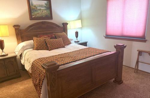 Taylor Ranch House | Casa Herradura Near Petroglyphs