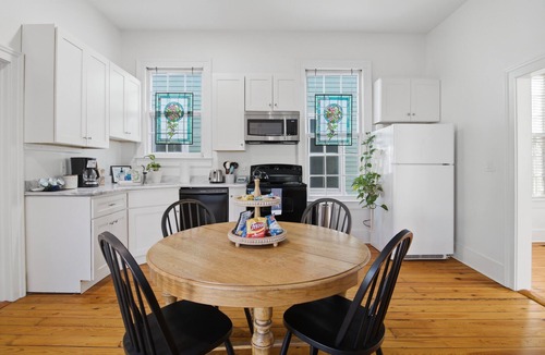 Wilmington Historic District House | Casa Verde: 4BR with 4 Ensuites, Walk to Riverwalk and Downtown!