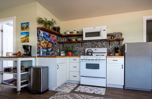 Bluff House | Casita on the Hill in Bluff- Sunrise Views!