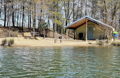 Jasonville Cottage | Castaway lake side canvas cottage scene