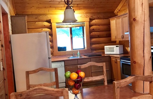 Castle Junction Hotel | Castle Mountain Chalets
