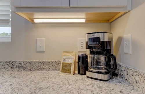 Cayce House | Cayce Sister Houses | Sleeps 14 | Mins to CAE