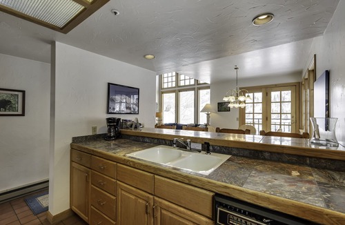 Salt Lake Mountain Resorts House | Cecret Mountain Lodge - ski-in/out to Snowbird