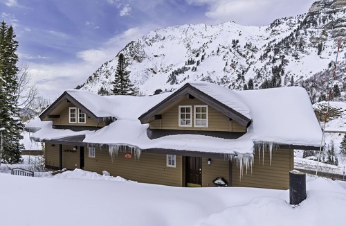 Salt Lake Mountain Resorts House | Cecret Mountain Lodge - ski-in/out to Snowbird
