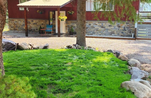 Coram House | Cedar CanyonnLocated just 7 miles west of Glacier National Park West entrance