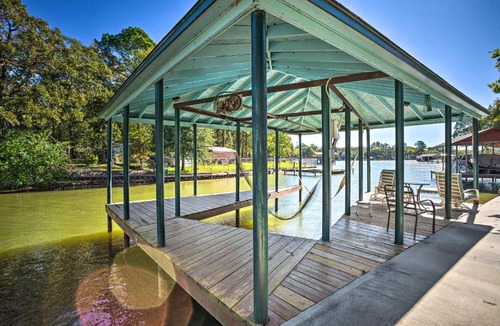 Gun Barrel City House | Cedar Creek Lake Home: Private Dock & Hot Tub