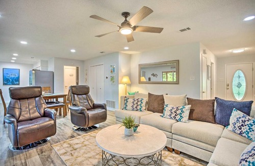 Gun Barrel City House | Cedar Creek Lake Home: Private Dock & Hot Tub