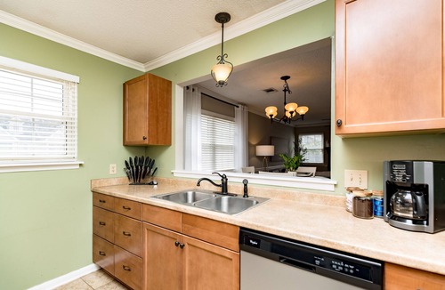Warner Robins House | Central 2BR/2BA | Pet Friendly | Fenced Yard