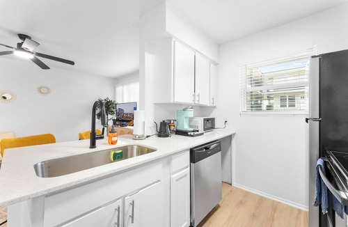 Hancock Apartment | Central 2BR king suite close to UT, Moody Center